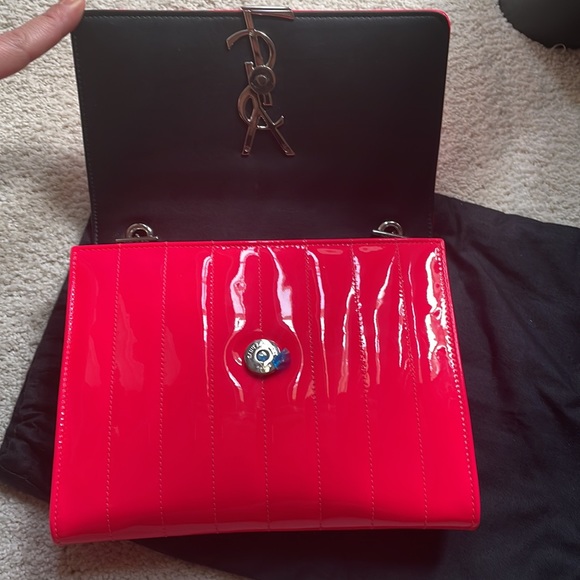 ❤️TRADED❤️YSL Saint Laurent HOT PINK patent LIKE NEW silver logo Vicky crossbody - Picture 9 of 15